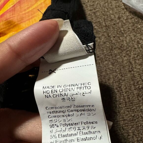 Shein women's black top with floral design on front size S - Picture 6 of 9